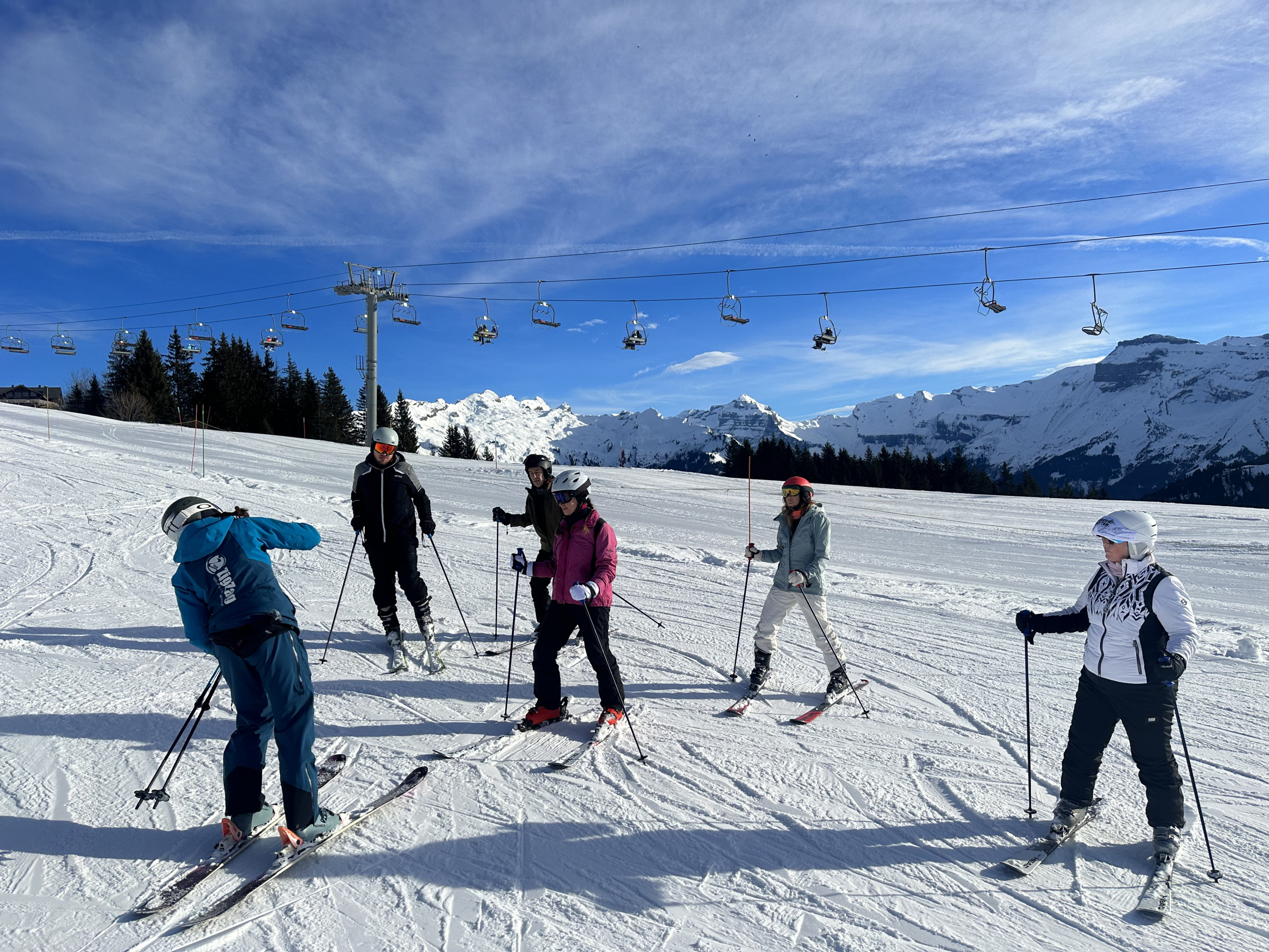 IMG_4964 (1) Ski instructor teaching an adult gorup lesson